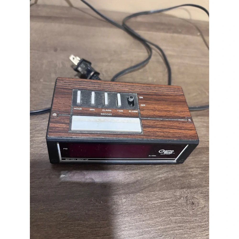 Vintage Cosmo Time Wood Grain Digital Alarm Clock Red LED Solid State